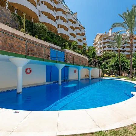Elegant 2 Bdrm Penthouse With Sea Views And Pools شقة *