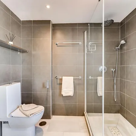 Elegant 2 Bdrm Penthouse With Sea Views And Pools شقة *