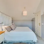 Elegant 2 Bdrm Penthouse With Sea Views And Pools