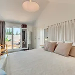 Elegant 2 Bdrm Penthouse With Sea Views And Pools Appartement