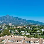 Elegant 2 Bdrm Penthouse With Sea Views And Pools Appartement