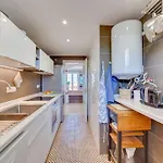 Elegant 2 Bdrm Penthouse With Sea Views And Pools *