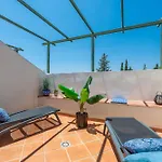 Elegant 2 Bdrm Penthouse With Sea Views And Pools