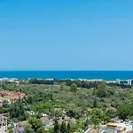 Elegant 2 Bdrm Penthouse With Sea Views And Pools Appartement