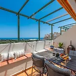 Elegant 2 Bdrm Penthouse With Sea Views And Pools