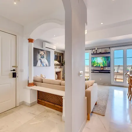 Elegant 2 Bdrm Penthouse With Sea Views And Pools Appartement