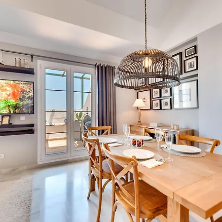 Appartement Elegant 2 Bdrm Penthouse With Sea Views And Pools *