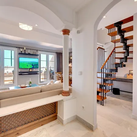 Elegant 2 Bdrm Penthouse With Bbq And Pools Marbella