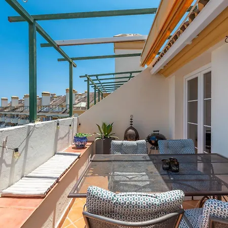 Elegant 2 Bdrm Penthouse With Sea Views And Pools