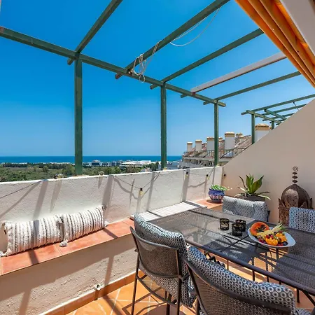 Elegant 2 Bdrm Penthouse With Sea Views And Pools