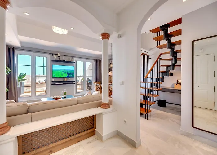 Elegant 2 Bdrm Penthouse With Sea Views And Pools マルベーリャ