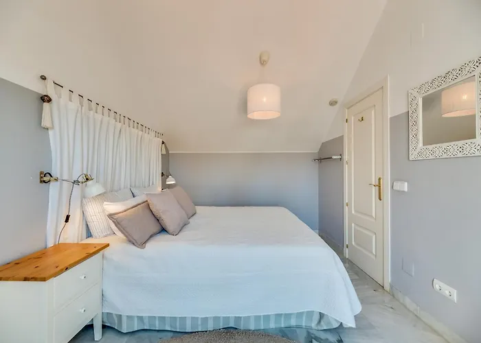 Elegant 2 Bdrm Penthouse With Sea Views And Pools