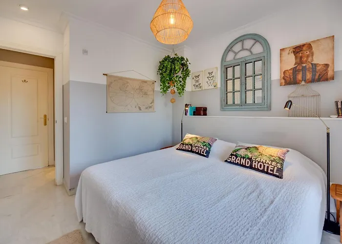 Elegant 2 Bdrm Penthouse With Sea Views And Pools Marbella