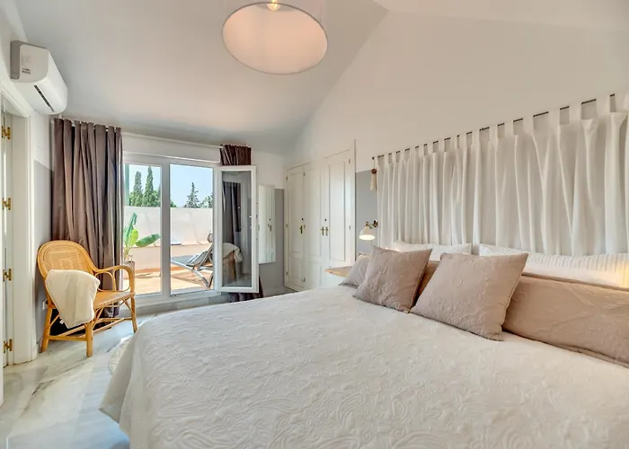 Elegant 2 Bdrm Penthouse With Sea Views And Pools 아파트