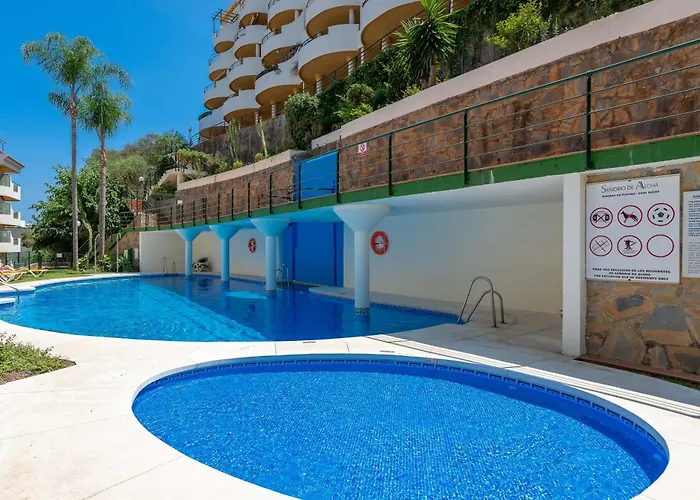アパート Elegant 2 Bdrm Penthouse With Sea Views And Pools マルベーリャ