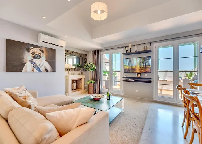Elegant 2 Bdrm Penthouse With Sea Views And Pools *