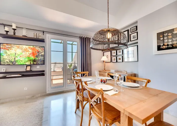 Apartman Elegant 2 Bdrm Penthouse With Sea Views And Pools *