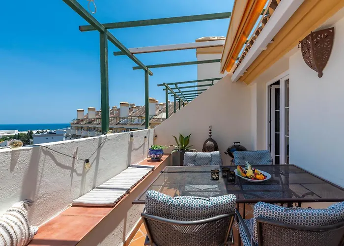 Elegant 2 Bdrm Penthouse With Sea Views And Pools Marbella