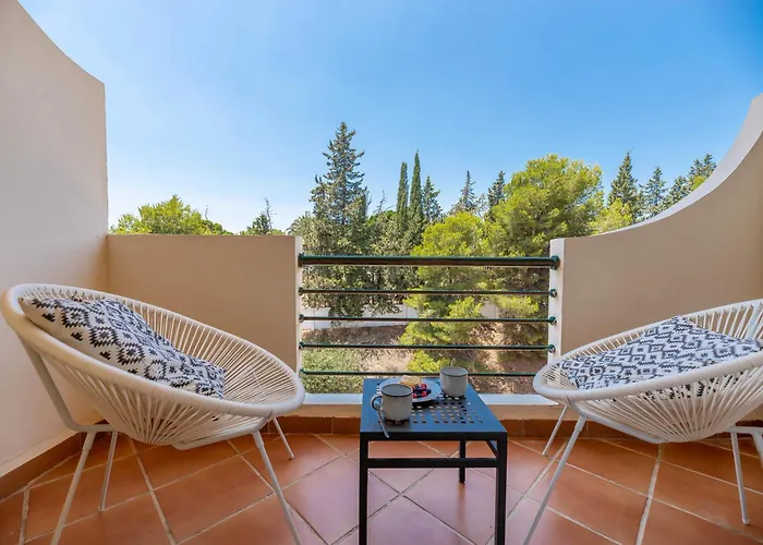 アパート Elegant 2 Bdrm Penthouse With Sea Views And Pools マルベーリャ
