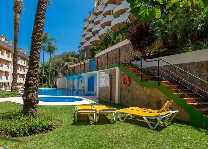 Elegant 2 Bdrm Penthouse With Sea Views And Pools