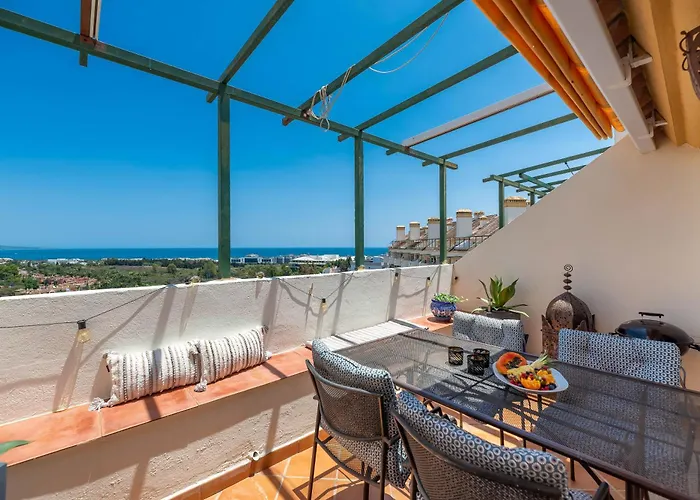 Elegant 2 Bdrm Penthouse With Sea Views And Pools