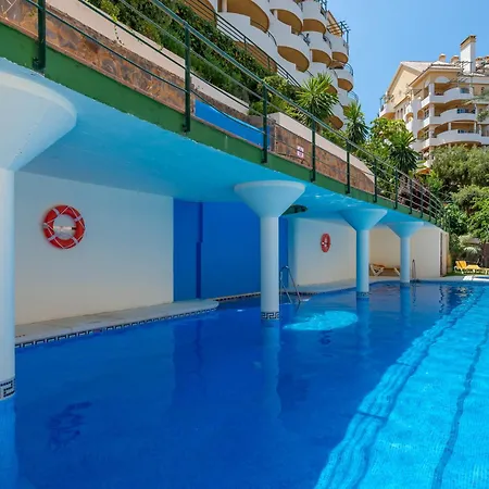 Elegant 2 Bdrm Penthouse With Sea Views And Pools Marbella