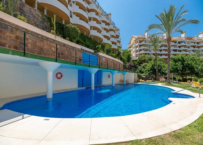 Elegant 2 Bdrm Penthouse With Sea Views And Pools Apartamento *
