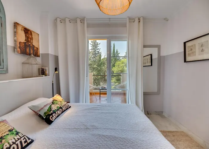 Elegant 2 Bdrm Penthouse With Sea Views And Pools Apartamento