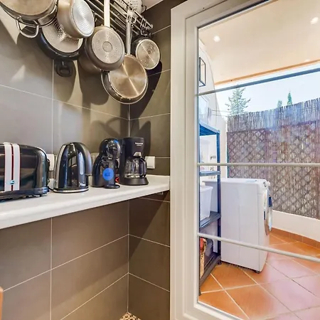 Апартаменти Elegant 2 Bdrm Penthouse With Sea Views And Pools