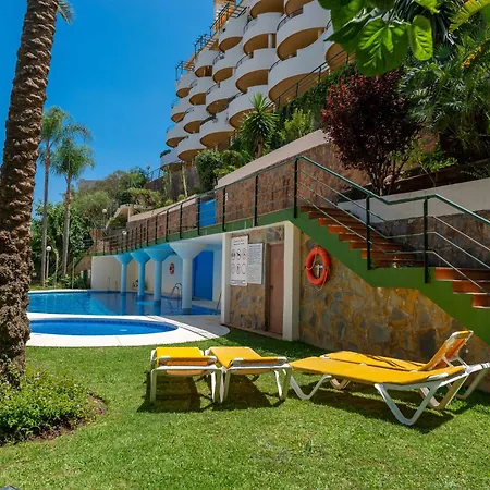 Elegant 2 Bdrm Penthouse With Sea Views And Pools